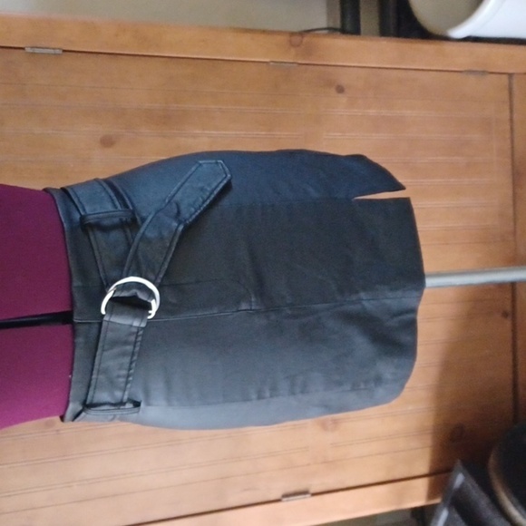 FOREVER 21 FAUX LEATHER MINI SKIRT - Picture 1 of 7